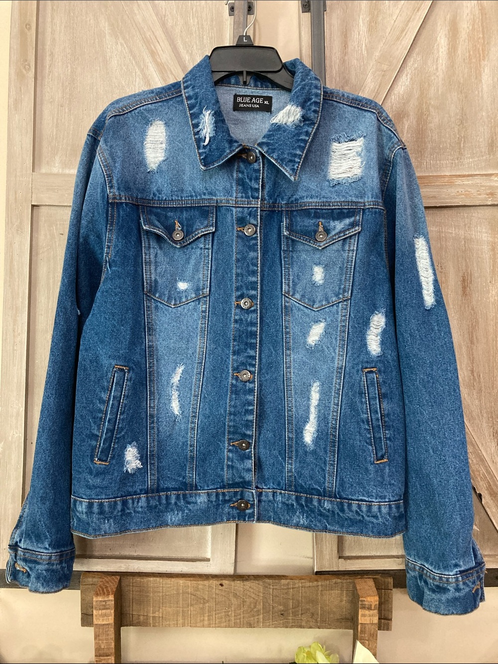 BLUE AGE Distressed Blue Denim Jacket - Women's
SIZE XL